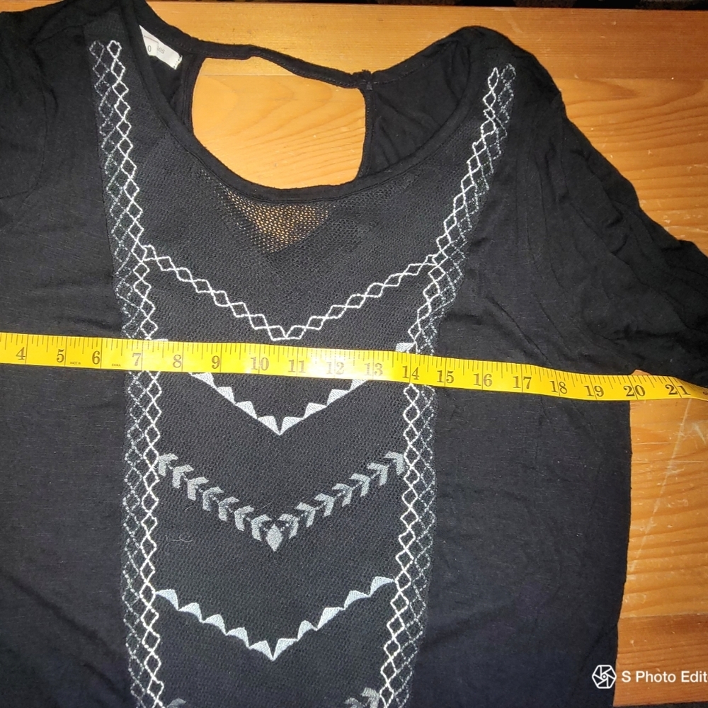 Black 3/4 sleeved top - Picture 4 of 5